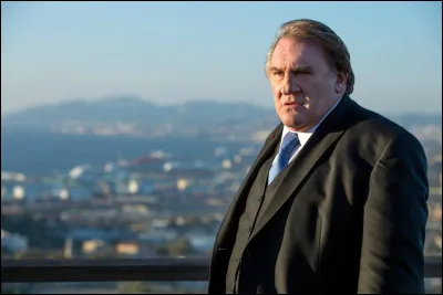 L'image montre Gérard Depardieu dans...