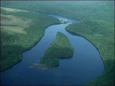 Quels sont les deux pays traversés par l'Orénoque, fleuve de 2 140 km de long ?