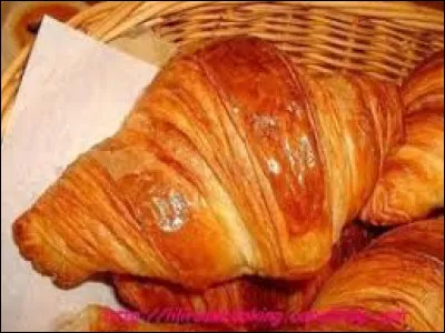 Le croissant est compos&eacute; d'une p&acirc;te feuillet&eacute;e.