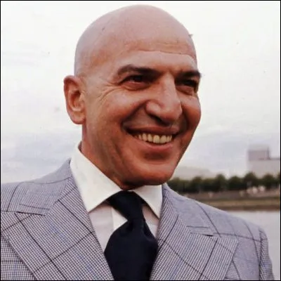 Quelle s&eacute;rie polici&egrave;re am&eacute;ricaine avait pour acteur principal Telly Savalas ?