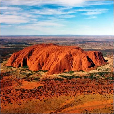 Quel est le nom aborig&egrave;ne de la montagne sacr&eacute;e australienne Ayers Rock ?
