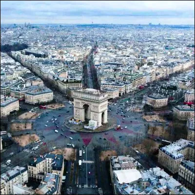 Quel monument parisien, inaugur&eacute; pour l'exposition universelle de 1900 et �uvre de l'architecte Charles Girault, devrait accueillir les comp&eacute;titions olympiques d'escrime en 2024 ?