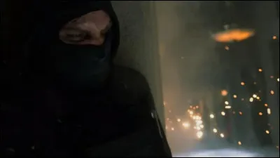 Qui est assomm&eacute; par une grenade dans un ascenseur ?