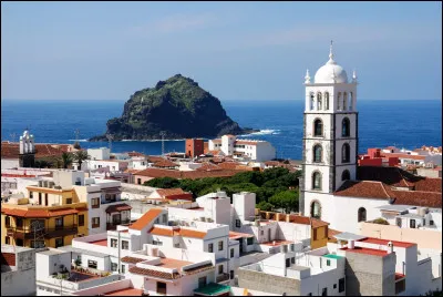 Quel archipel de l'océan Atlantique est espagnol ?