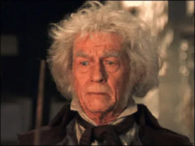 Qui est l'acteur de Garrick Ollivander ?
