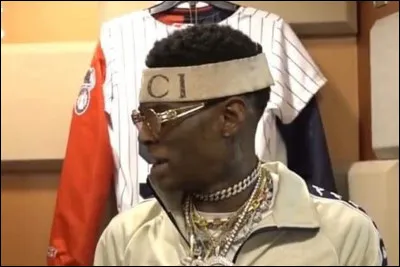 Drake ? Drake ? Drake, c'est mon gosse, mec ! Je suis le plus plus grand rappeur de l'ère du Web mec ! Tu te rappelles pas de mon tube "Crank dat" ? Qui suis-je ?