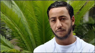 Je fais partie des rares rappeurs à autant assumer porter du Philipp Plein. J'ai un tigre en guise d'animal de compagnie, un feat avec 6ix9ine dans ma discographie et un glock qui te mettra à genoux. Je suis...