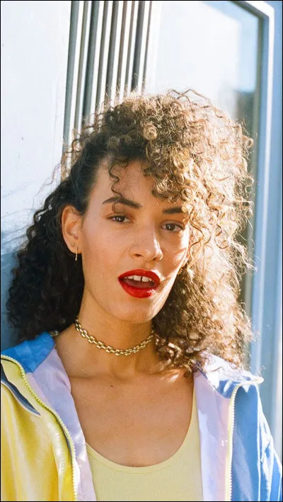 Je ne suis, certes, pas une rappeuse, mais ça fait bien un an maintenant que je pratique le R&B le plus savoureux de l'hexagone. En plus, l'un de mes meilleurs morceaux s'appelle "Diddy", ce qui légitime ma place dans ce quiz. Quel est mon nom ?