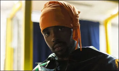 Si tu m'as vu une fois sur scène, tu sais que je suis le meilleur performer francophone de la décennie. Francophone, car nous venons de Suisse, moi et mon collectif Superwak. Là-bas, on dit aussi que je suis "Bishop dans Nevjuice", c'est-à-dire...