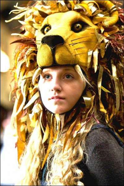 Comment s'appelle cette jeune fille avec une tête de lion ?