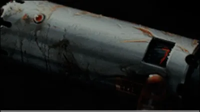 Thomas tue un Griffeur et récupère une ''pile'' qui leur indique la sortie et le numéro de la section du Labyrinthe.