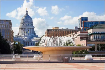 Cet Etat du Midwest, de 5,8 millions d'habitants et 10 grands électeurs, bordé à l'est par le lac Michigan, a vu une courte victoire de Trump en 2016. Les banlieues et les campagnes lui restent favorables. Mais Biden compte l'emporter.