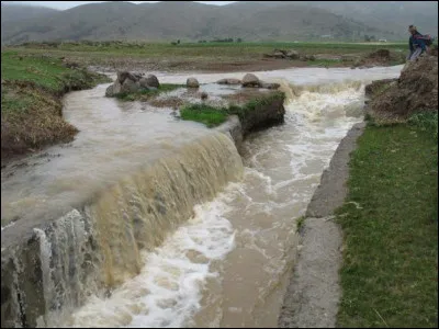 Citez-moi un affluent du lac.