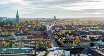 Ville suédoise de 100 000 habitants, chef-lieu du comté d'Östergötland, centre de l'industrie aéronautique suédoise :