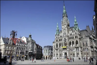 Liberec, ville de 100 000 habitants, traversée par la Neisse, se trouve en ...