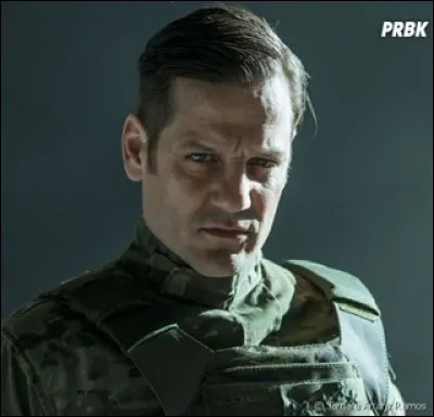 Qu'y a-t-il dans la mallette de Palerme quand il veut quitter la banque ?