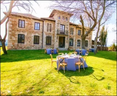 Dans quelle ville se situe la maison où le plan est monté ?