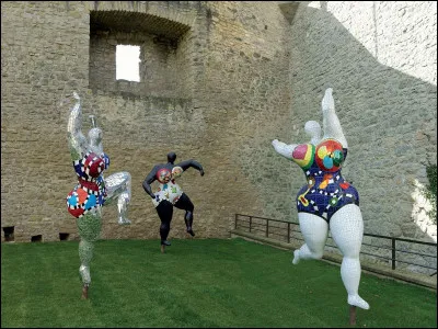 Qui est la sculptrice franco-américaine des célèbres ''Nanas'' ?