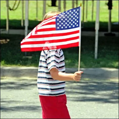 Quelle f&ecirc;te am&eacute;ricaine a lieu environ un mois avant No&euml;l ?