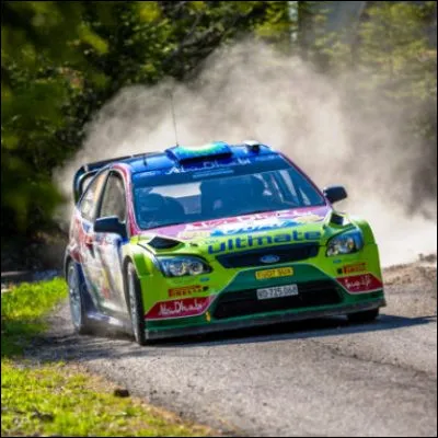 Quel pilote, champion du monde des rallyes en 1981 et vainqueur de quatre Paris-Dakar, c&eacute;l&eacute;brait ses victoires en buvant un verre de lait ?