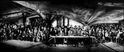 Dans ce film par souci de réalisme il fait tourner des malfrats qui jugent leur collègue meurtrier d'une petite fille. Quel est le titre de ce film célèbre ?