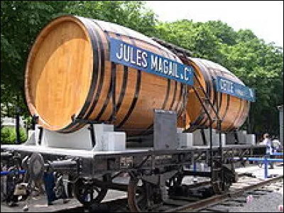 Quel est ce type de wagon ferroviaire permettant le transport du vin ?