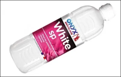 Quel est ce solvant efficace sur les peintures et qui dégraisse les métaux et les textiles ?