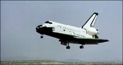 Comment la navette spatiale atterrit-elle à son retour sur terre ?