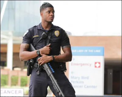 Quelqu'un devant toi te pointe une arme dessus.
Qu'est-ce que tu fais ?