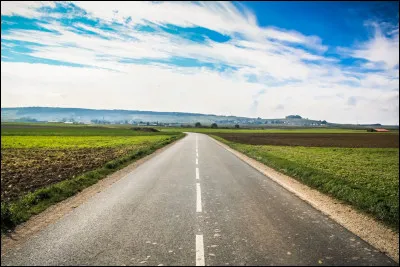 Quelqu'un te demande le chemin pour aller à la gare.
Qu'est-ce que tu fais ?