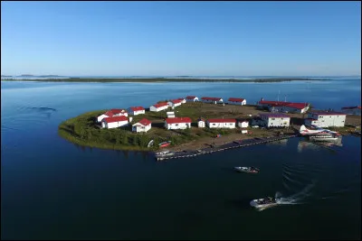 Combien de kilomètres de côtes possède ce lac ?