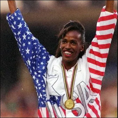 Dans quelle discipline d'athl&eacute;tisme Jackie Joyner-Kersee d&eacute;tient-elle le record du monde depuis 1988 ?