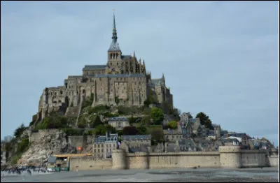 Le Mont Saint-Michel est-il situ&eacute; dans le d&eacute;partement du Calvados ?