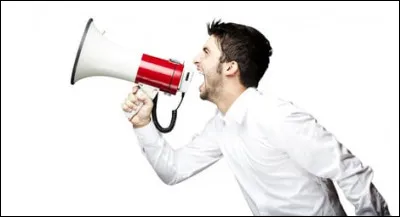 "Hé, toi, là-bas ! Enlève ta capuche ! C'est interdit dans l'établissement ! " Te crie un homme, l'air hostile.