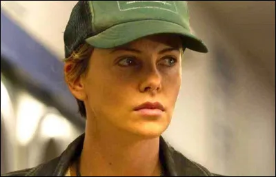 Quel nom désigne une fille qui ressemble ou adopte des caractéristiques ou des comportements considérés comme typiques d'un garçon ?