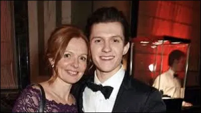 Comment s'appelle sa mère ?