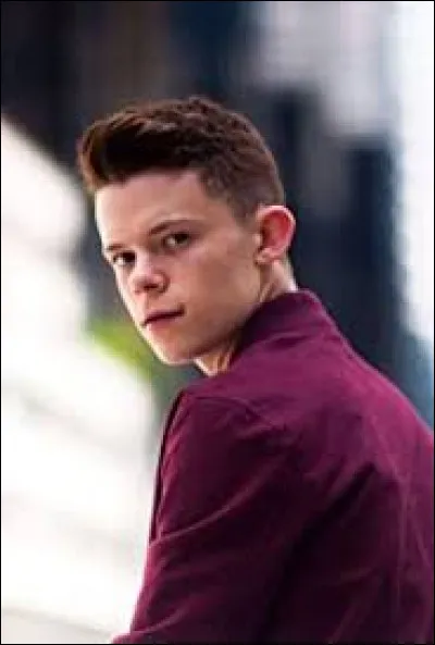 Comment s'appelle le premier jumeau sur la photo ?