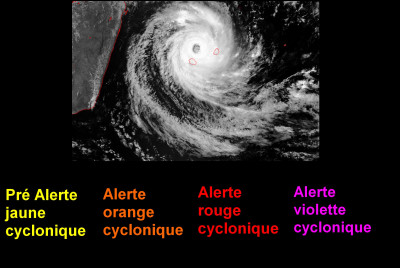 Les tempêtes ou les cyclones sont les plus connus. En moyenne, au moins un à deux phénomènes touchent l'île par an. Combien de niveaux d'alertes distinguez-vous ?