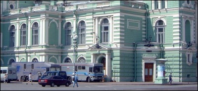 Dans quelle ville peut-on assister à une représentation au théâtre Mariinsky ?