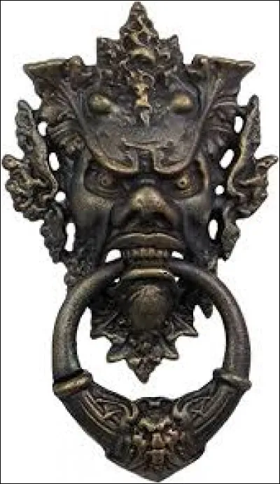 Quel est l'autre nom du marteau à porte ?