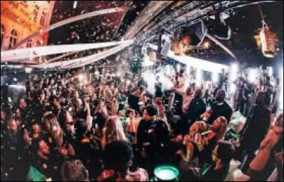 C'est une revue littéraire et artistique française fondée par Guillaume Apollinaire et quatre de ses proches  André Billy, René Dalize, André Salmon et André Tudesq.