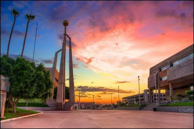 Quelle est cette ville mexicaine, capitale de l'État de Basse-Californie et traversée par le Colorado ?