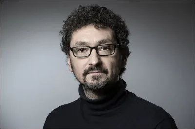 Lui a un style simple, décalé parfois , mais toujours délicat. D'ailleurs son premier grand succès est ''La Délicatesse''. Foenkinos, prénommé...