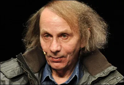 Pour le moins controversé, il quand même vendu 4 millions de livres traduits en 42 langues. C'est Houellebecq...