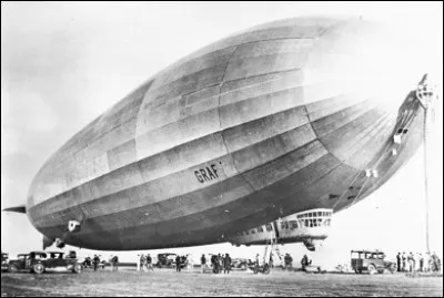 Quel est cet aérostat de type dirigeable de fabrication allemande servant entre autres pour le transport de passagers vers les États-Unis ?