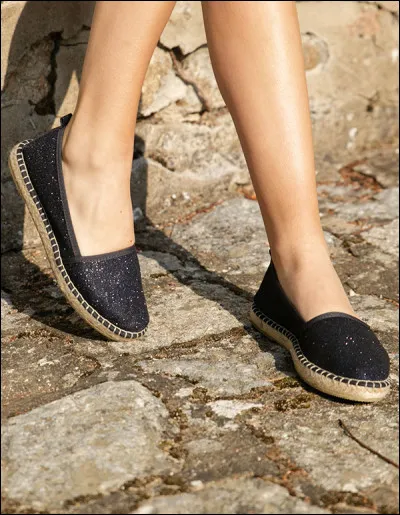 Quel type de chaussures apercevons-nous ici ?