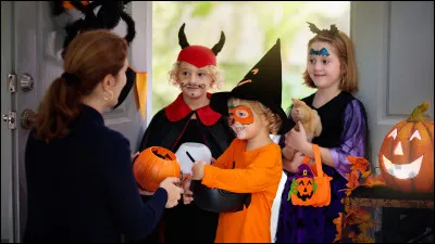 Que disent souvent les gens qui sonnent à la porte ?