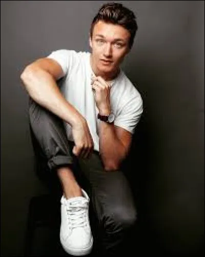 Quel est son premier boulot ?