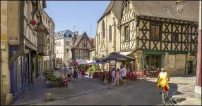 Dans quel département se trouve la ville de Montluçon ?