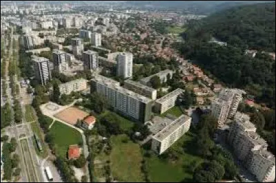 Dans quel département se situe la ville d'Échirolles ?